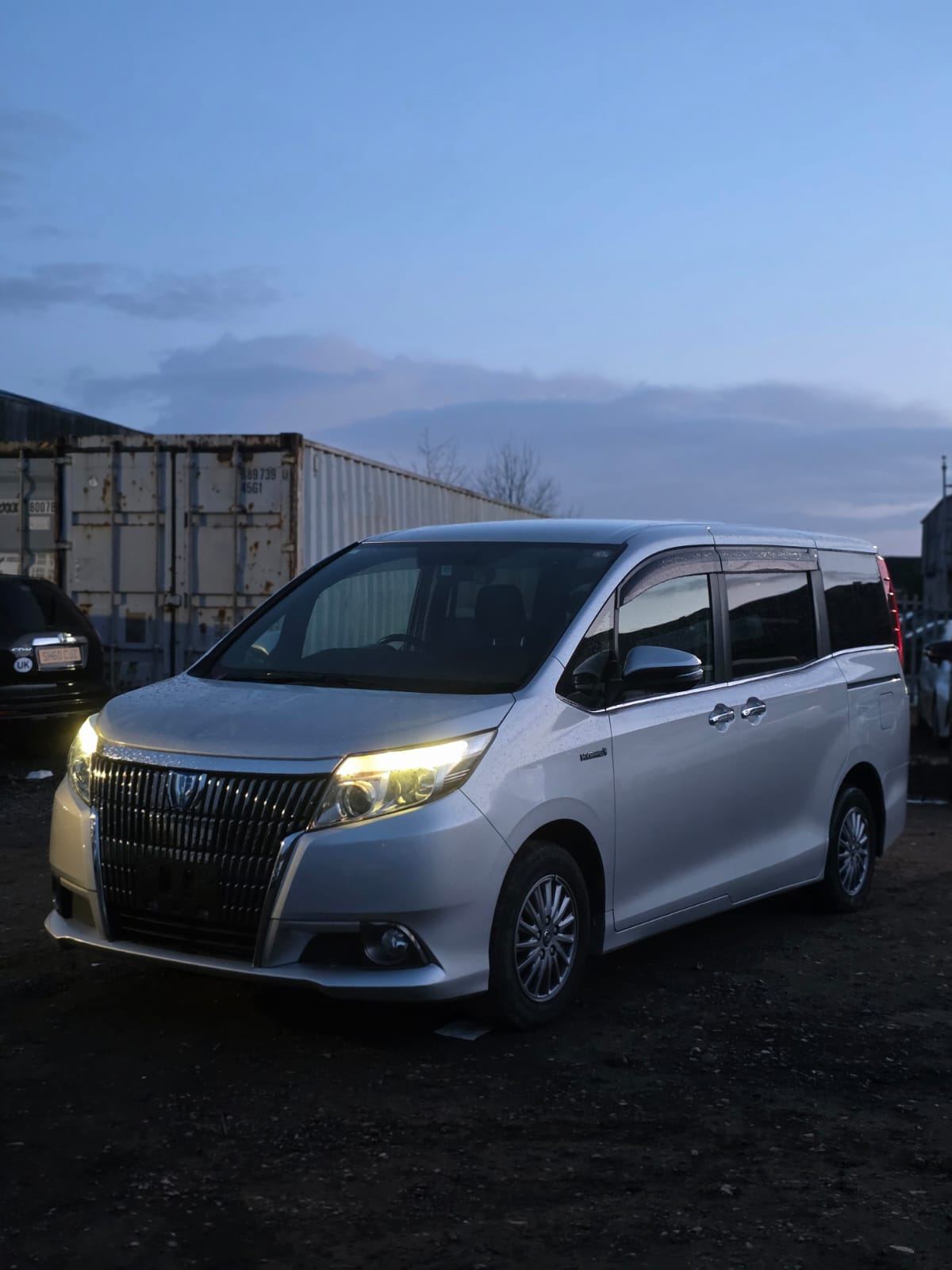 2015 Toyota Esquire Hybrid 7 Seater